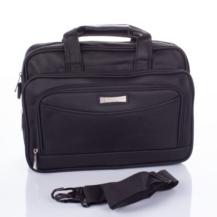 Fekete üzleti táska laptoptartóval 