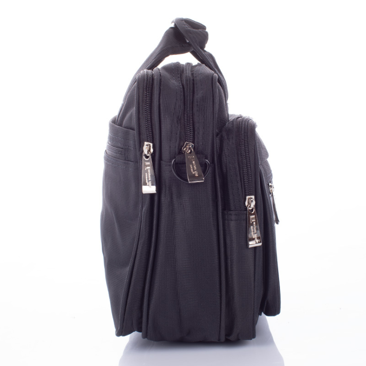 Fekete üzleti táska laptoptartóval 