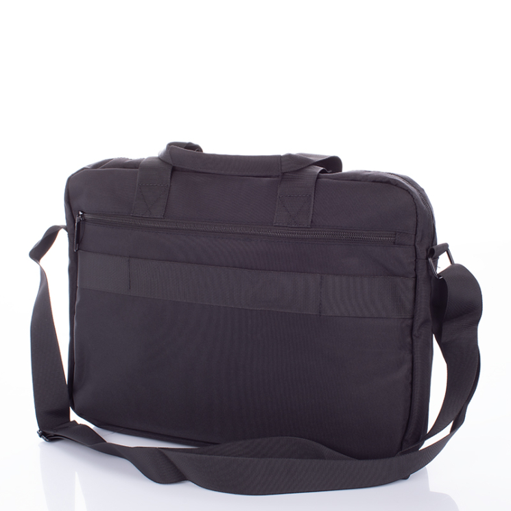 Fekete üzleti táska laptoptartóval 