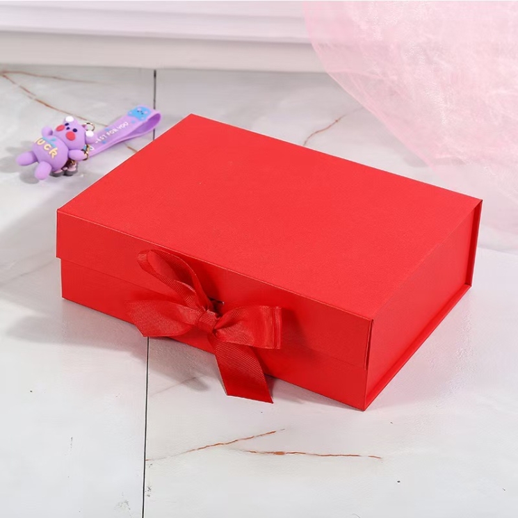 Piros Masnis ajándékdoboz 