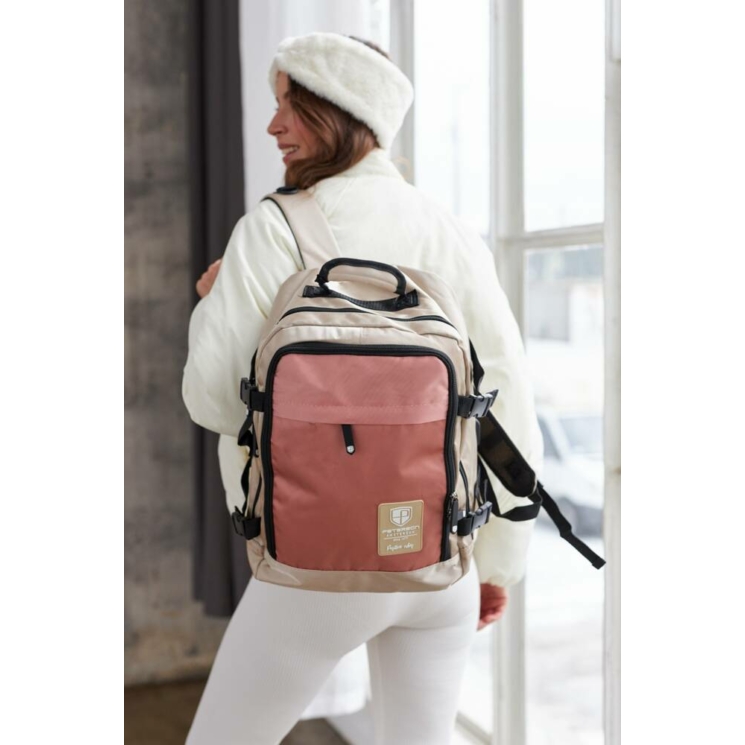 Peterson 3- Funkciós Tágas Utazó Hátizsák, WizzAir méretű 40x30x20cm, USB csatlakozóval