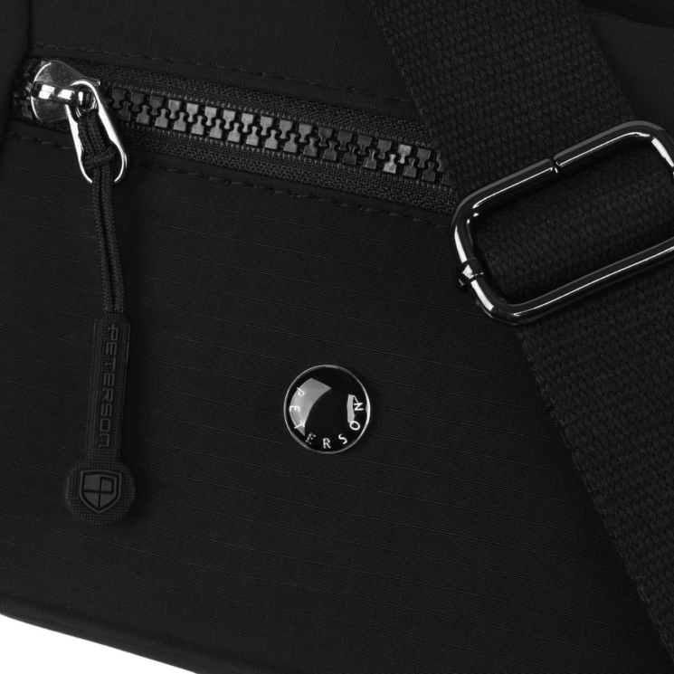 Praktikus női oldaltáska fekete színben