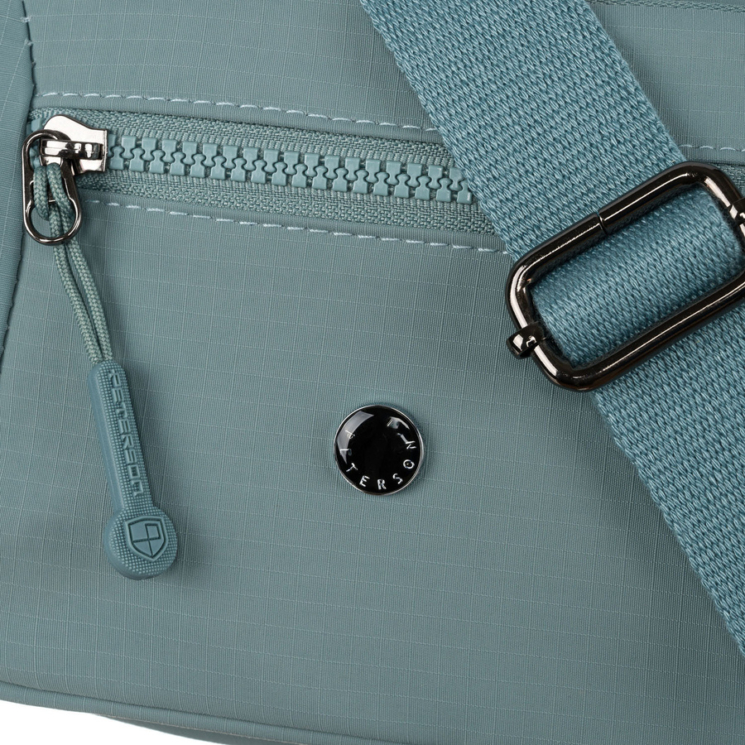 Praktikus női oldaltáska farmerkék színben