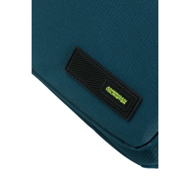 3 - Funkciós Fedélzeti táska  sötétkék színben 40 x 25 x 20 American Tourister TAKE2CABIN