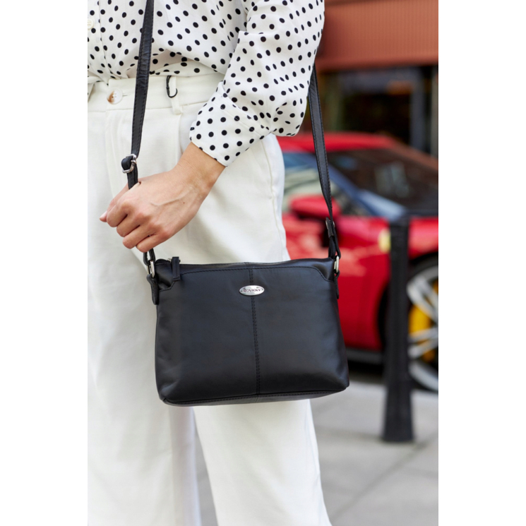 Elegáns Valódi bőr női oldaltáska fekete színben