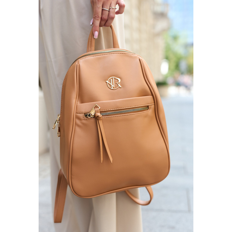 Divatos női hátizsák camel színben