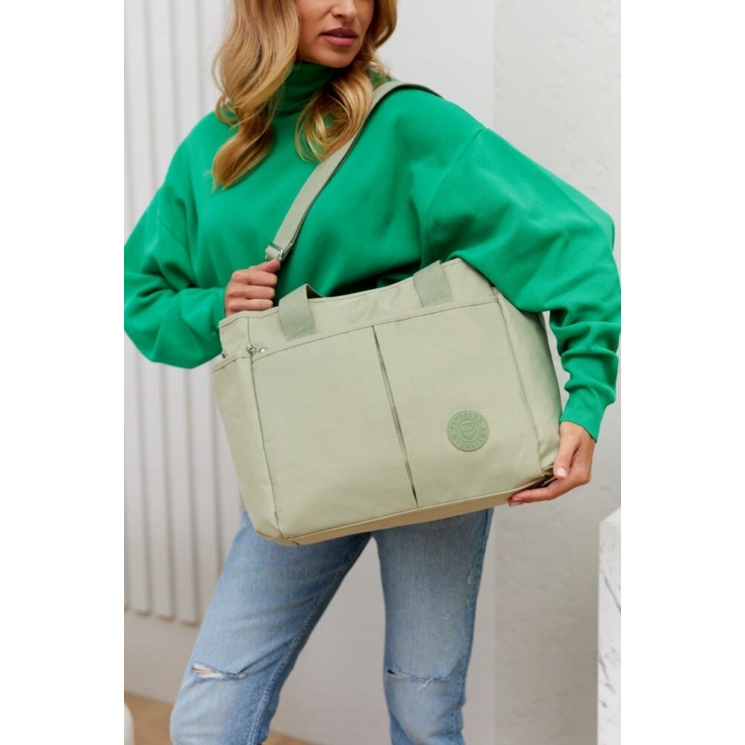 Nagyméretű női válltáska hosszúpánttal