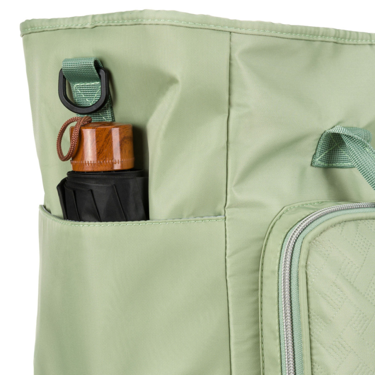 Praktikus zöld színű utazótáska bőröndtartóval Wizzair kézipoggyász méretben