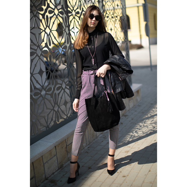 Valódi velúrbőr női táska púder színben