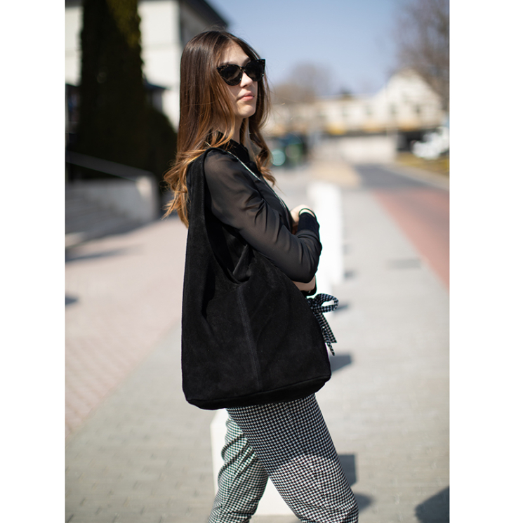 Valódi velúrbőr fekete női táska