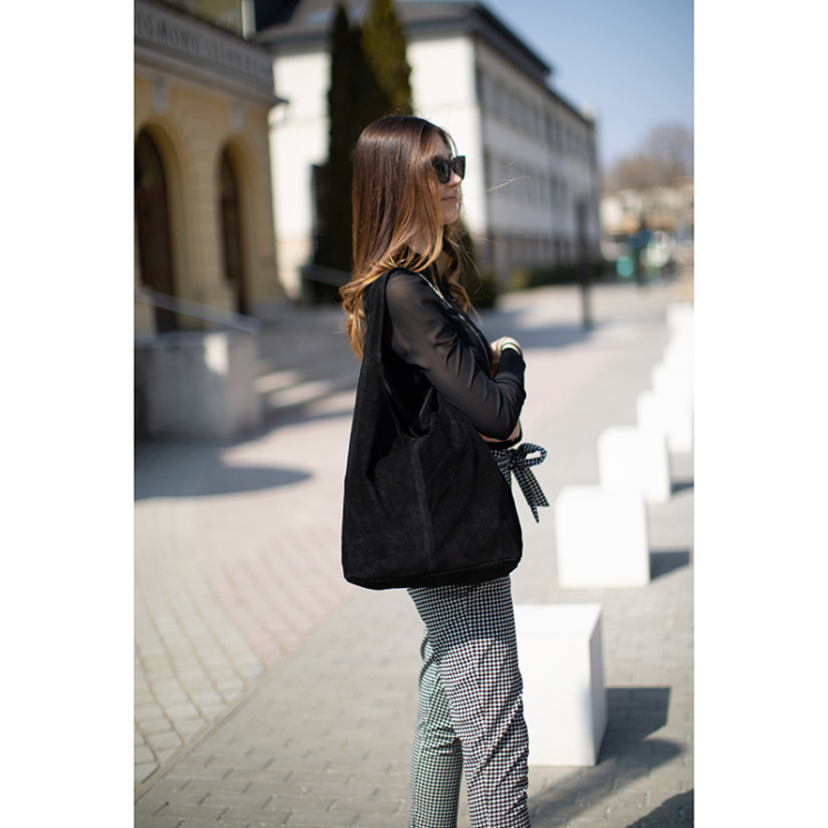 Valódi velúrbőr fekete női táska