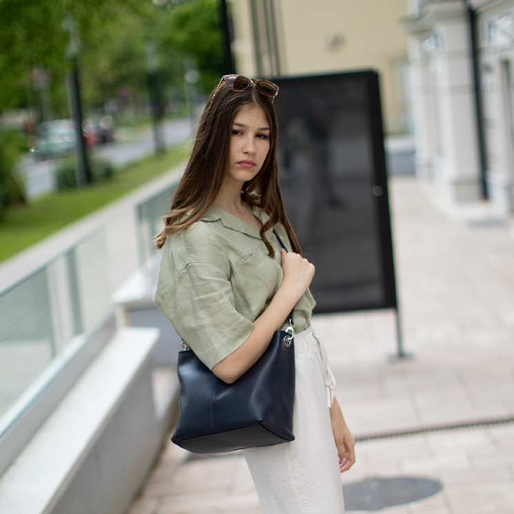 Valódi bőr női táska fekete színben