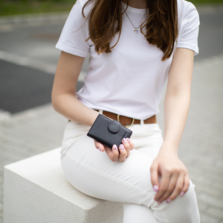 Valódi bőr kártyatartó fekete színben