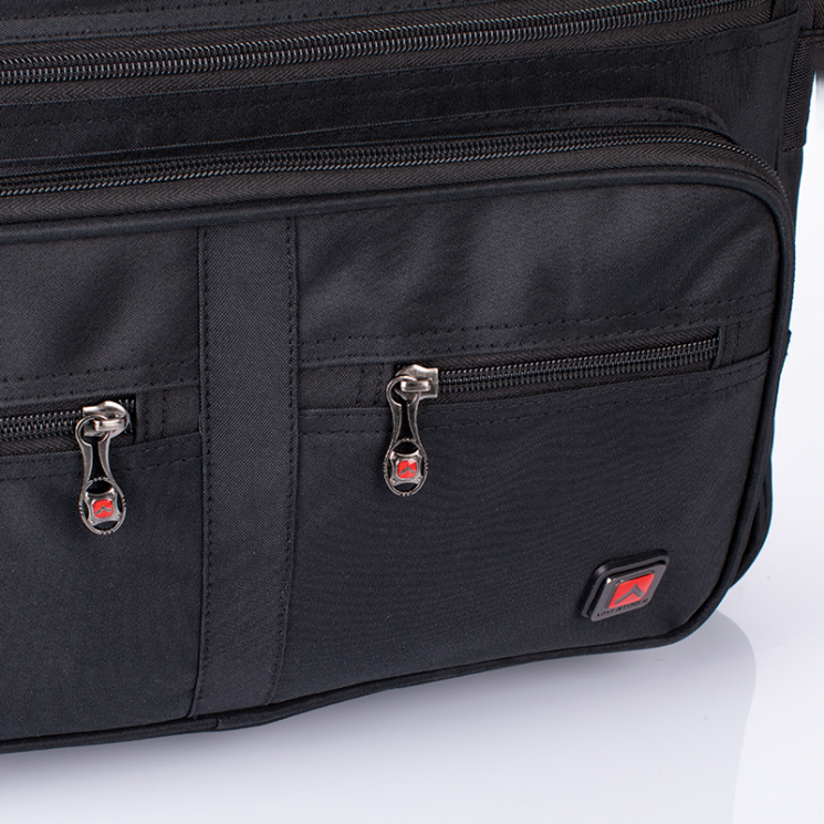 AdventureR Férfi válltáska Fekete színben AT501-black