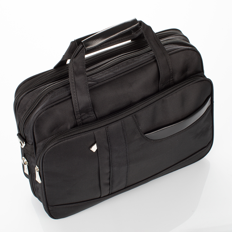 Fekete laptoptáska 15,4