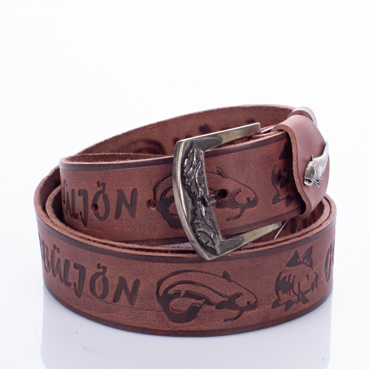 Horgász öv harcsa mintával barna színben 