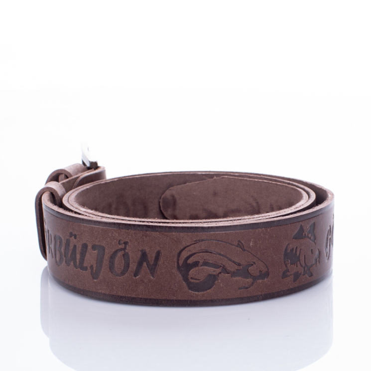 Horgász öv csuka mintával sötétbarna színben 135 cm-től 90 cm-ig