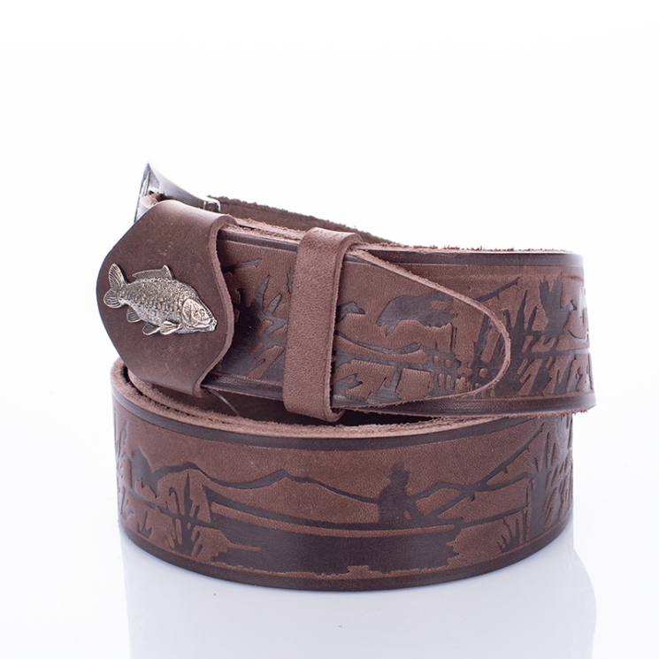 Horgász öv ponty mintával sötétbarna színben 90 cm