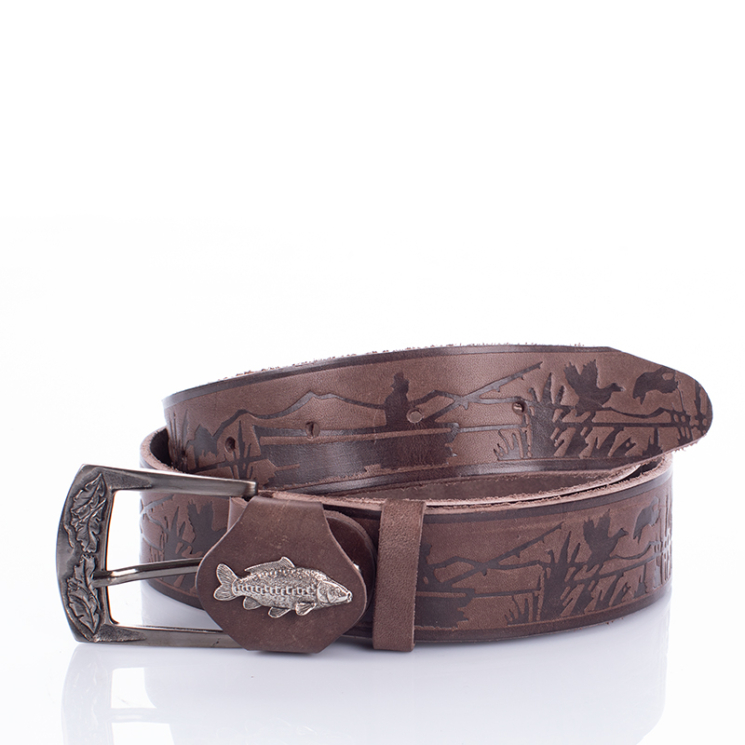 Horgász öv ponty mintával sötétbarna színben 90 cm