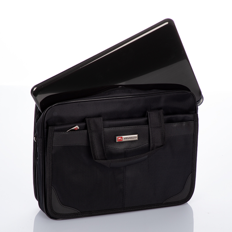 Fekete üzleti táska laptoptartóval 3181