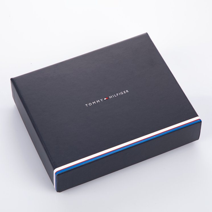 Tommy Hilfiger valódi bőr férfi pénztárca TOMMY HILFIGER AM0AM07819 RFID rendszerrel