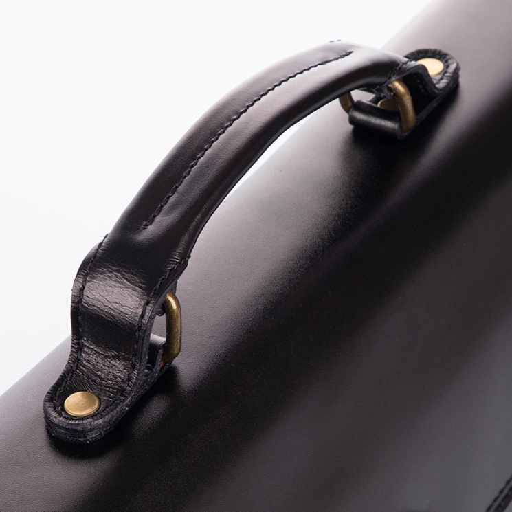 Valódi bőr nagyméretű aktatáska fekete színben