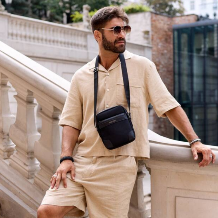 Stílusos férfi oldaltáska fekete színben