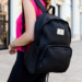 Városi hátizsák légáteresztő hátrésszel Fekete színben